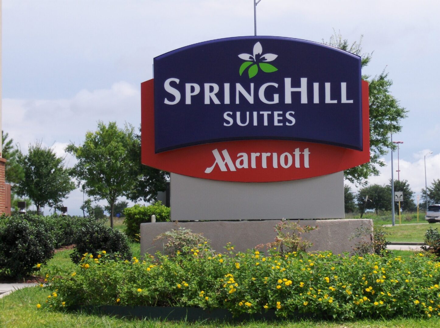 Spring hill suites and marriot monument signage board